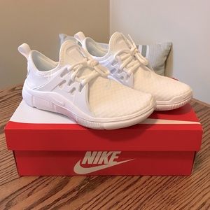 Brand New Women’s Nike Acalme Shoes Size 7.5